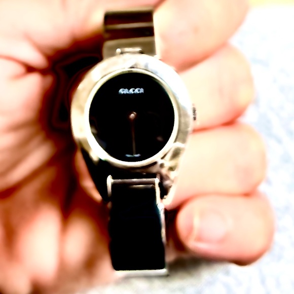 Authentic Gucci excellent condition woman’s watch black face - Picture 4 of 5